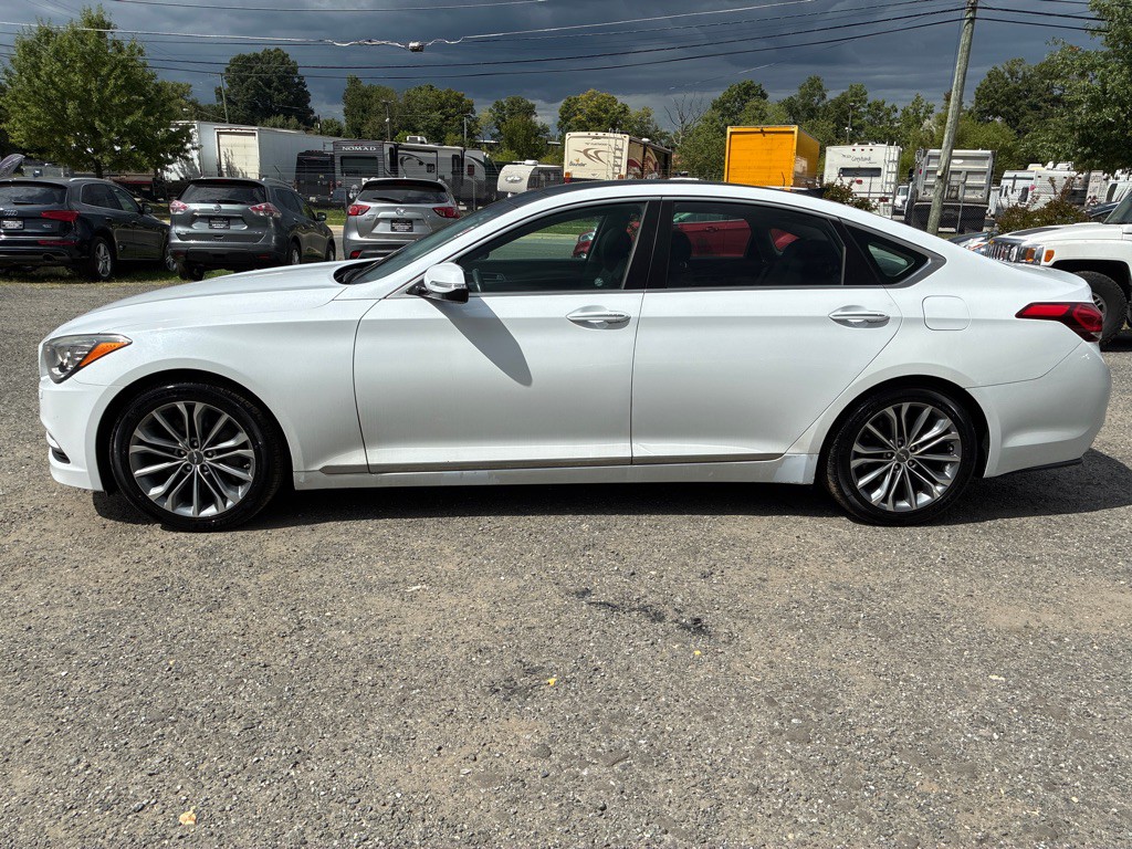 2016 Hyundai Genesis Image 3