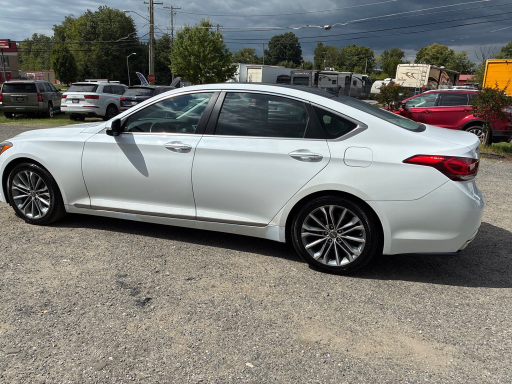 2016 Hyundai Genesis Image 4