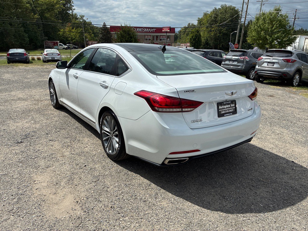 2016 Hyundai Genesis Image 5