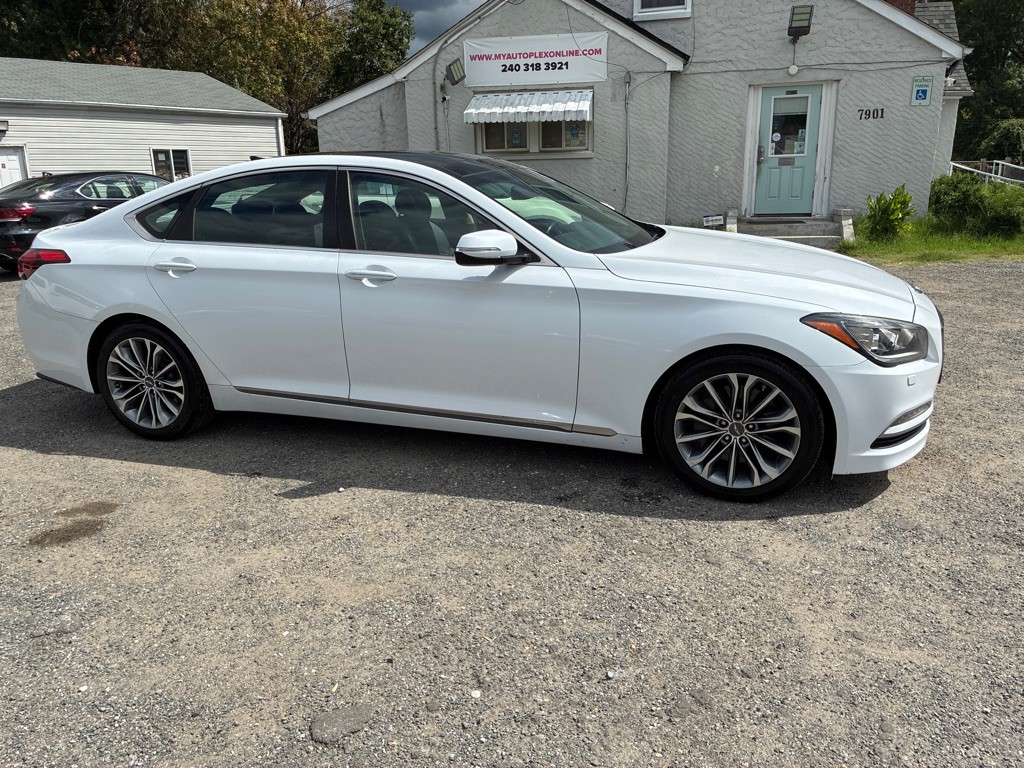 2016 Hyundai Genesis Image 9
