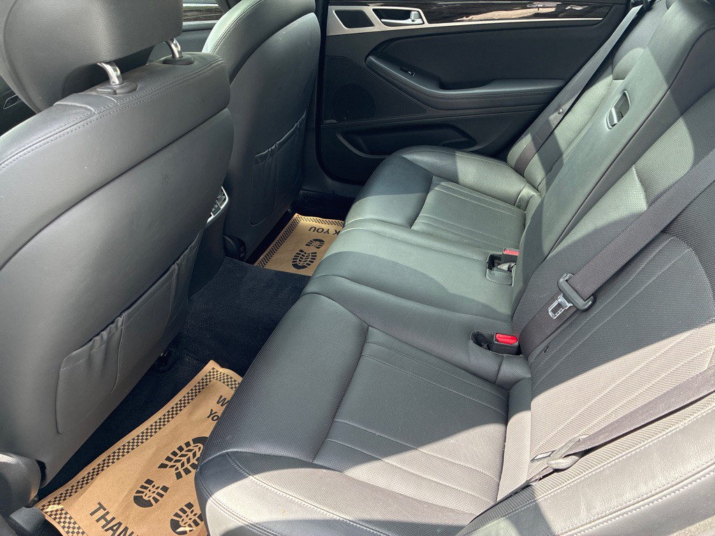2016 Hyundai Genesis Image 12