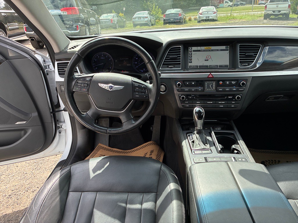 2016 Hyundai Genesis Image 13