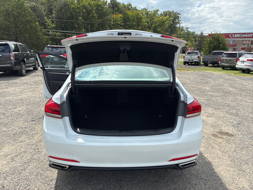 2016 Hyundai Genesis Image 15