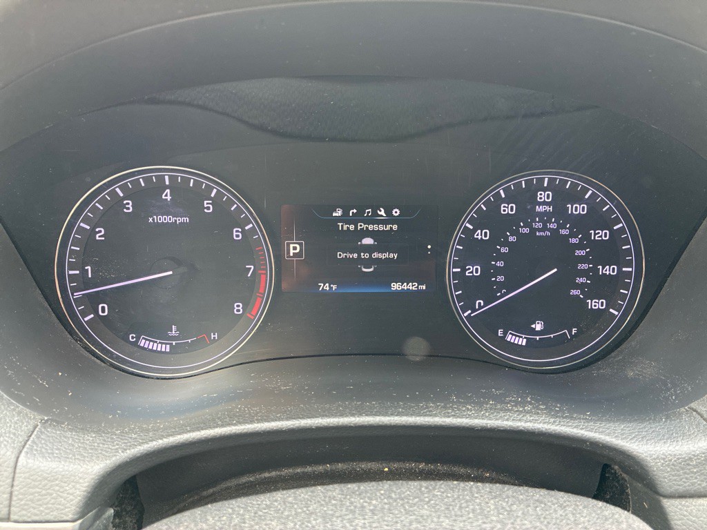2016 Hyundai Genesis Image 16