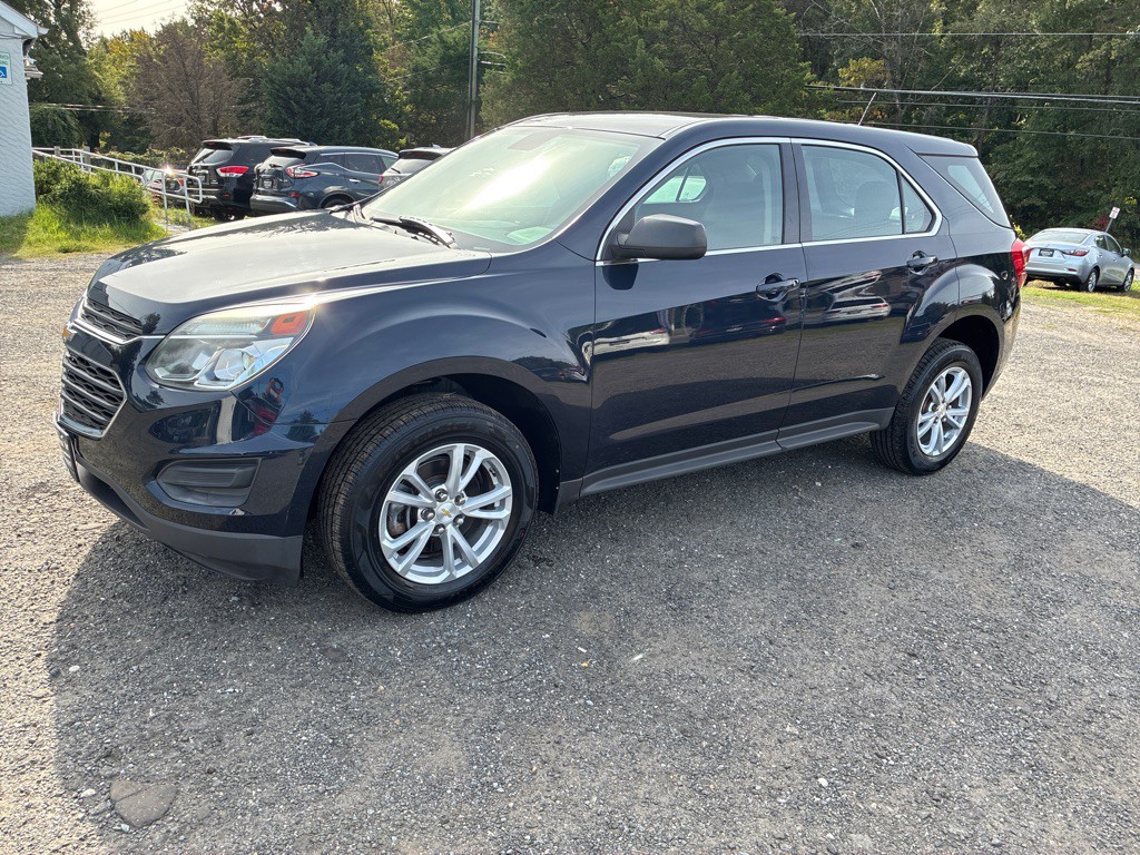 2017 Chevrolet Equinox Image 2
