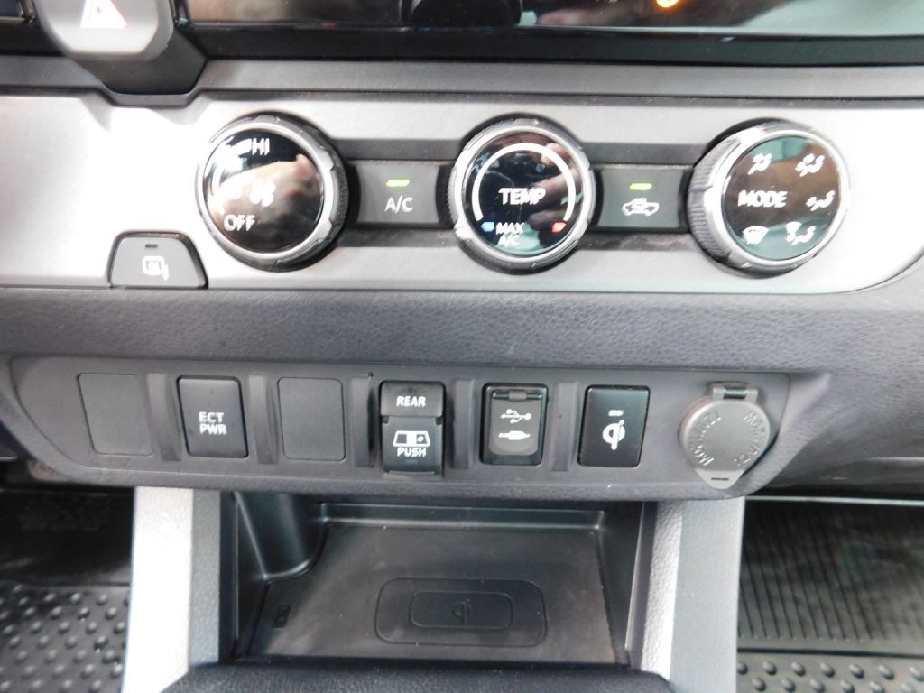 2018 Toyota Tacoma Image 18