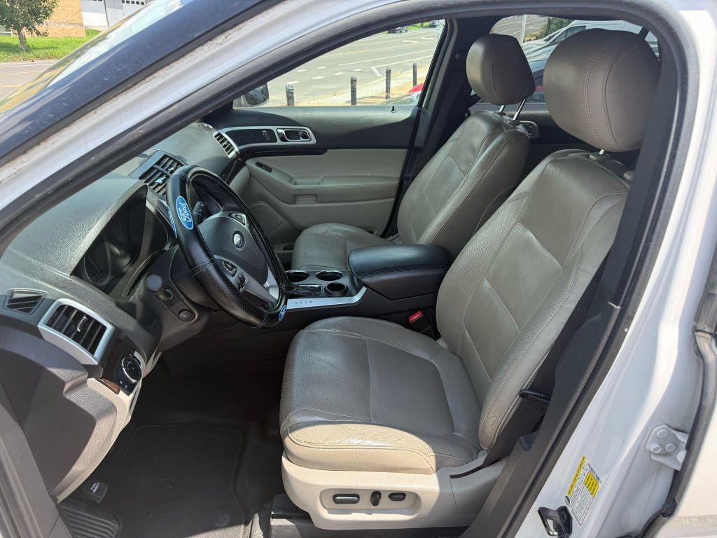 2012 Ford Explorer Image 10