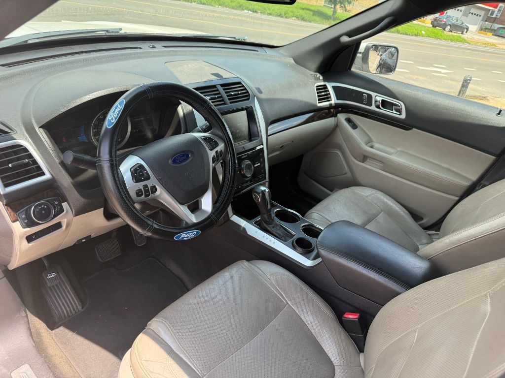 2012 Ford Explorer Image 11
