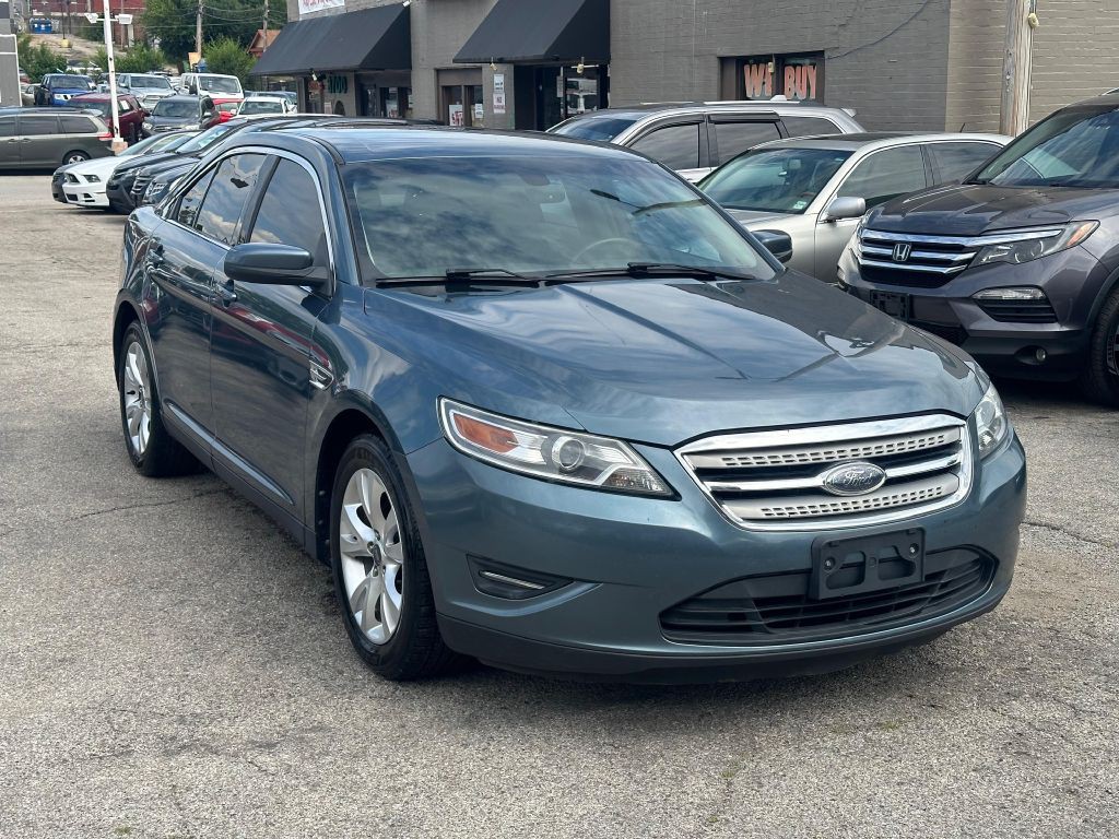 2010 Ford Taurus Image 1