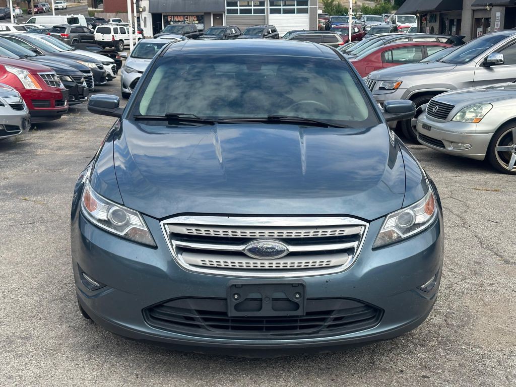 2010 Ford Taurus Image 2