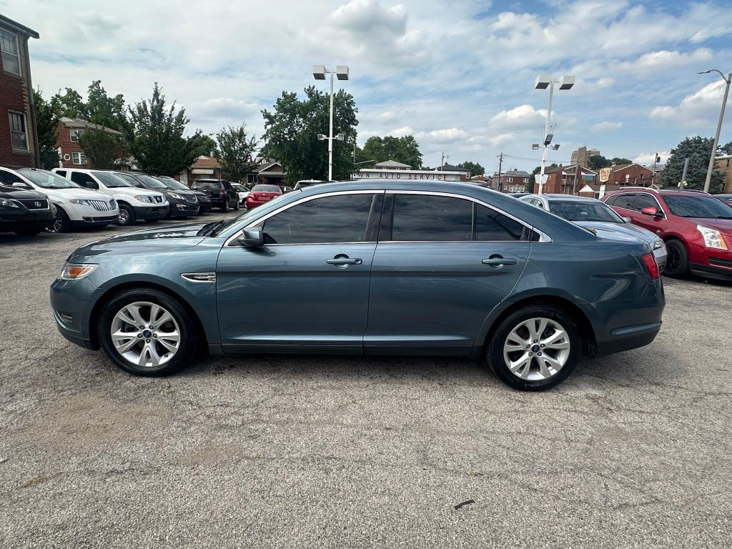 2010 Ford Taurus Image 5