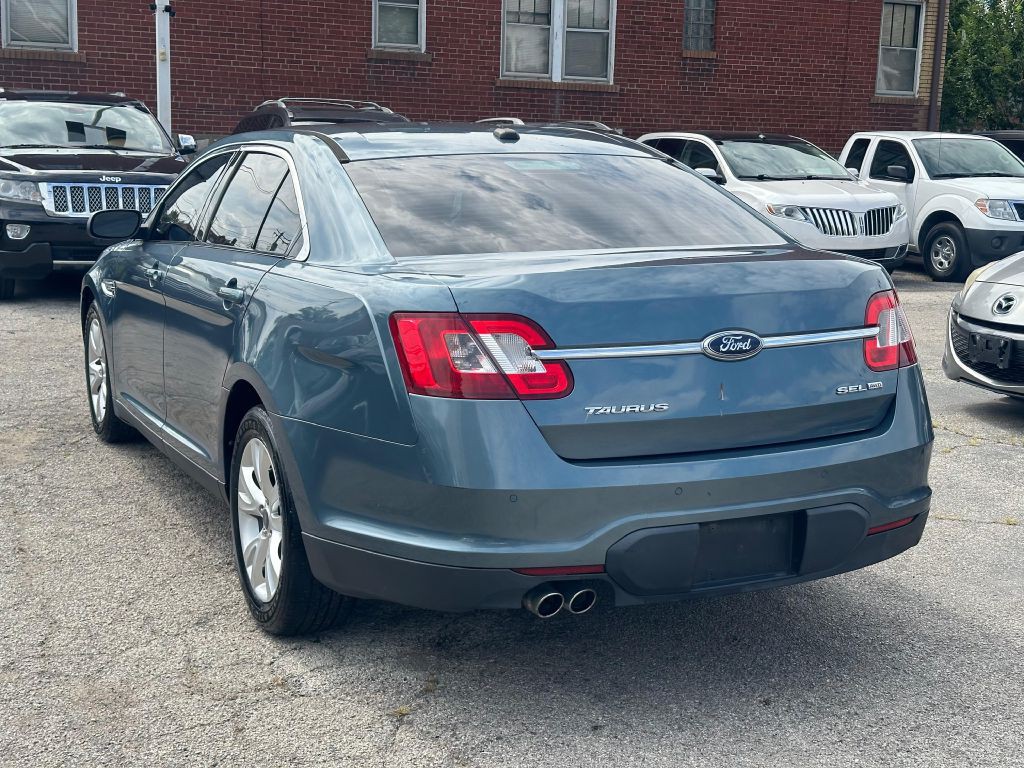 2010 Ford Taurus Image 8