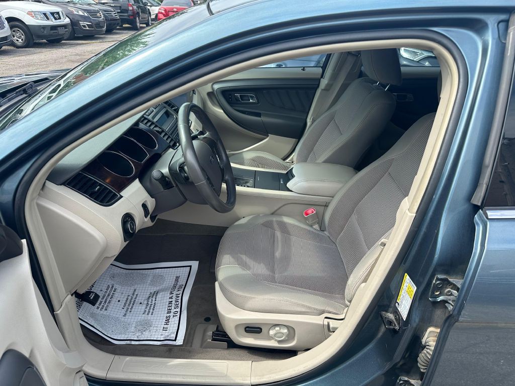 2010 Ford Taurus Image 10