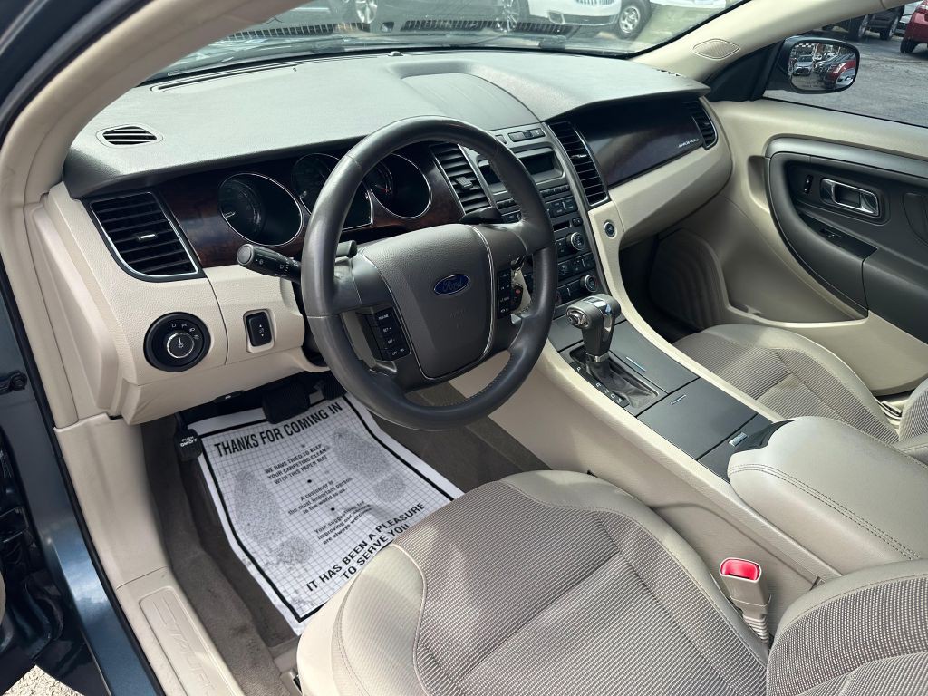 2010 Ford Taurus Image 11