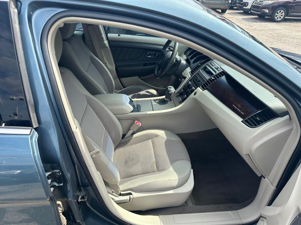 2010 Ford Taurus Image 12