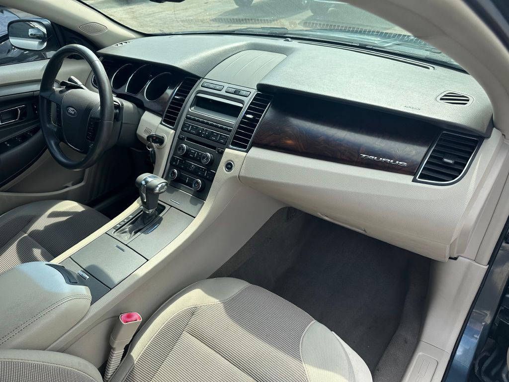 2010 Ford Taurus Image 13