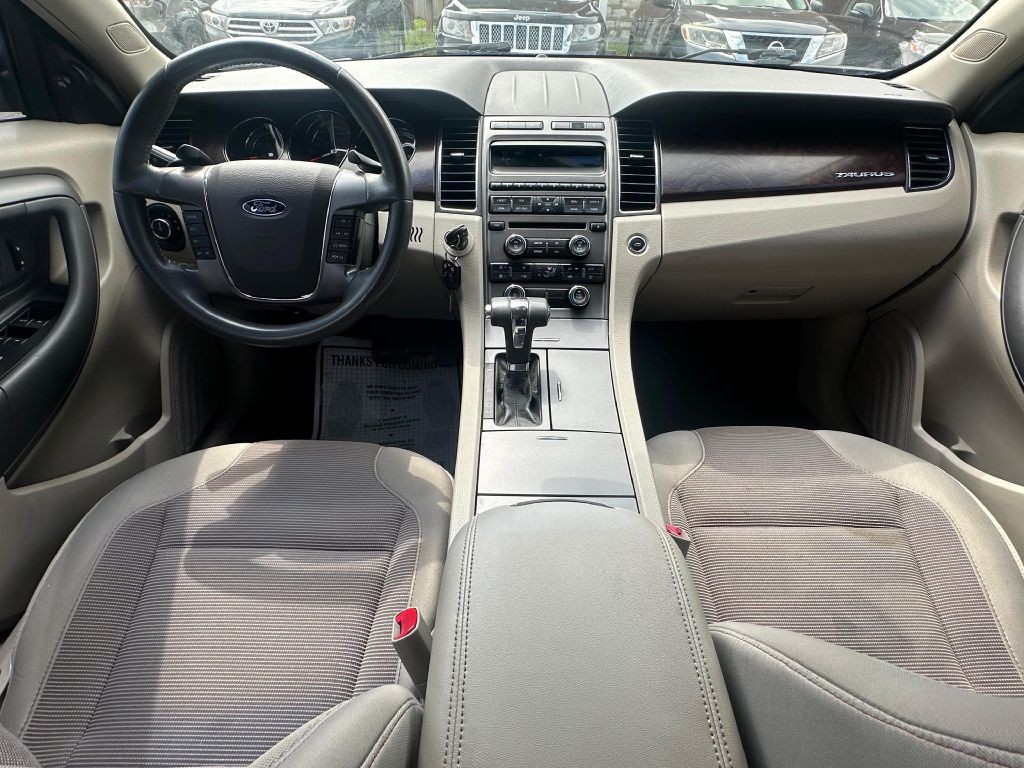 2010 Ford Taurus Image 14