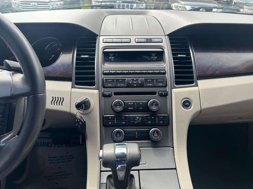 2010 Ford Taurus Image 16