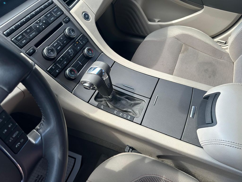 2010 Ford Taurus Image 17