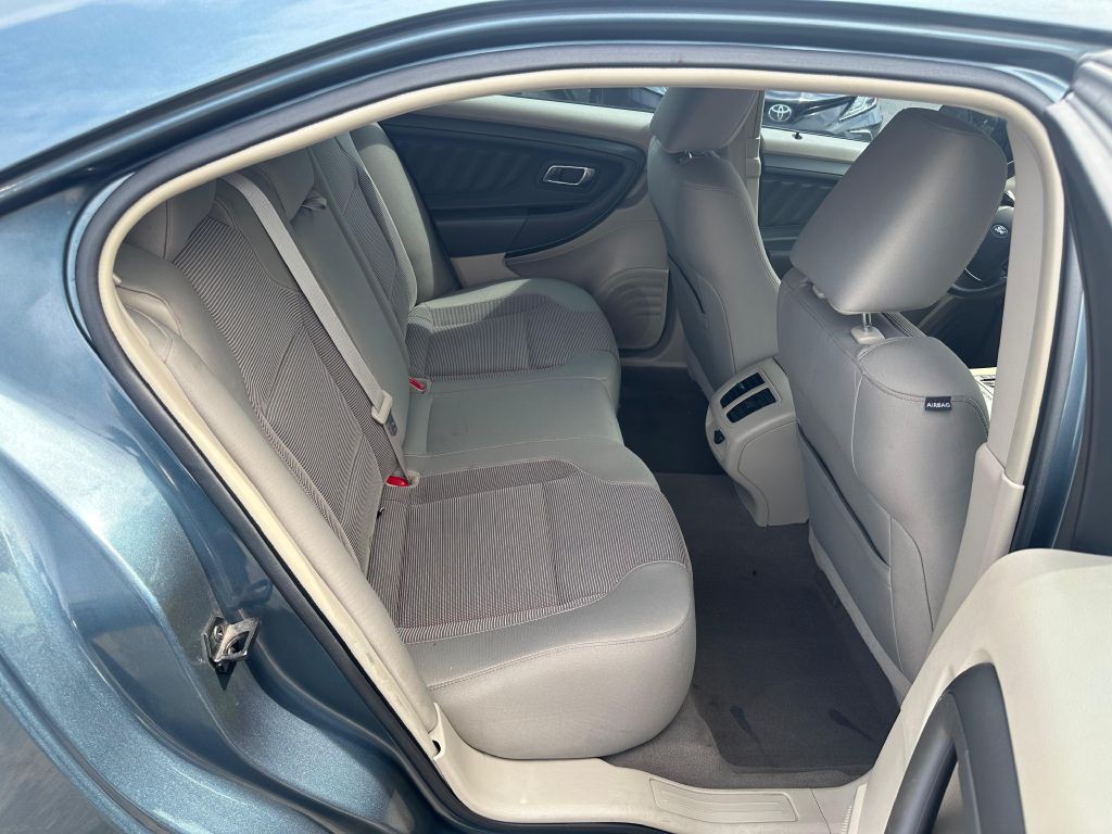 2010 Ford Taurus Image 18