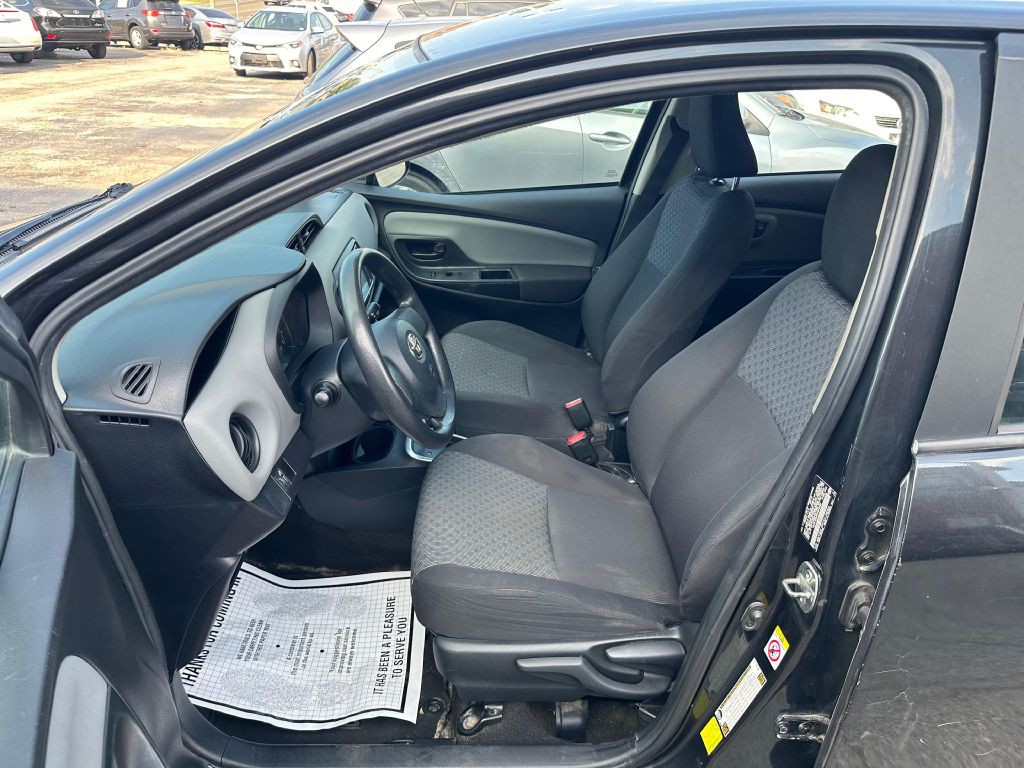 2015 Toyota Yaris Image 9