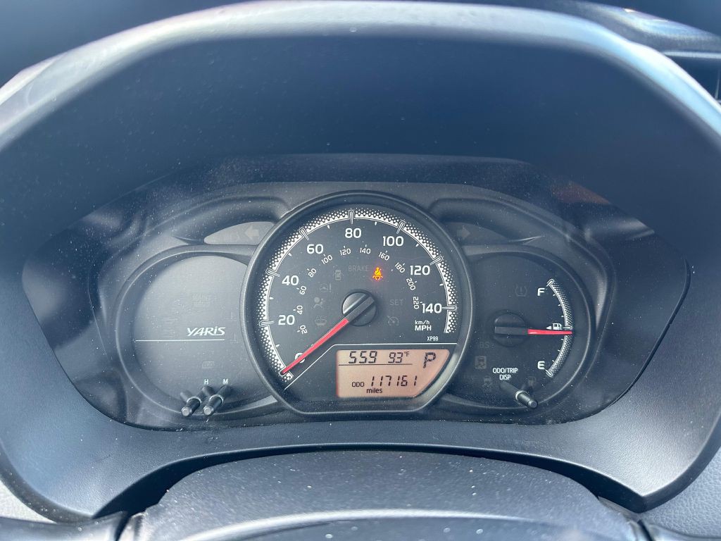 2015 Toyota Yaris Image 14