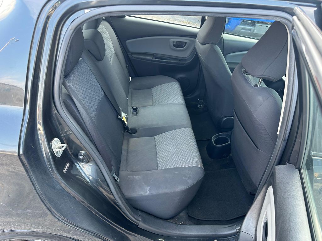 2015 Toyota Yaris Image 16