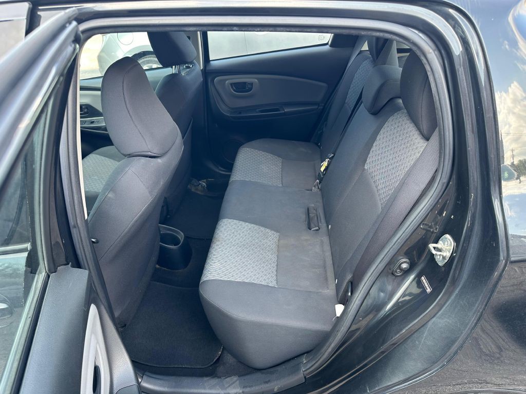 2015 Toyota Yaris Image 17