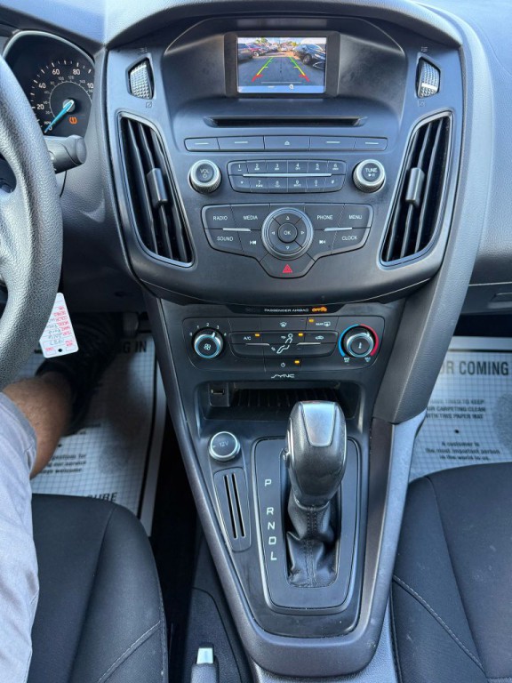 2016 Ford Focus Image 16