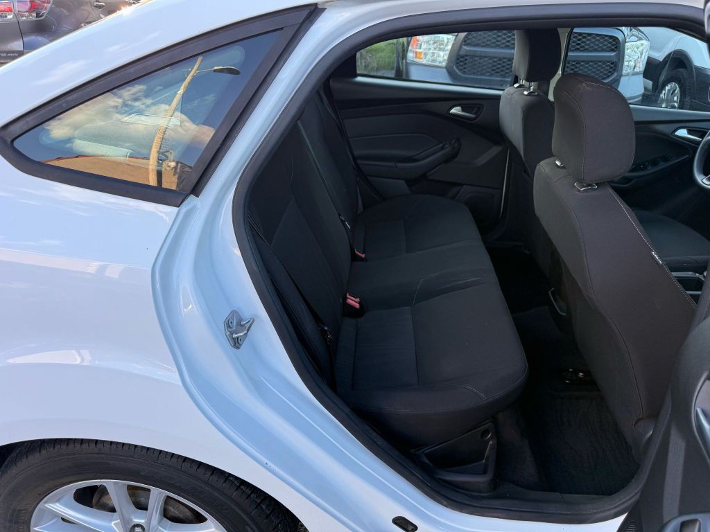 2016 Ford Focus Image 17