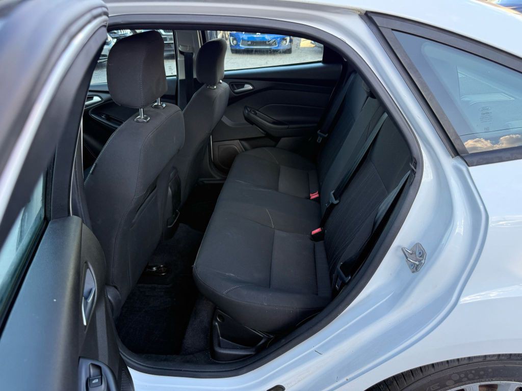 2016 Ford Focus Image 18