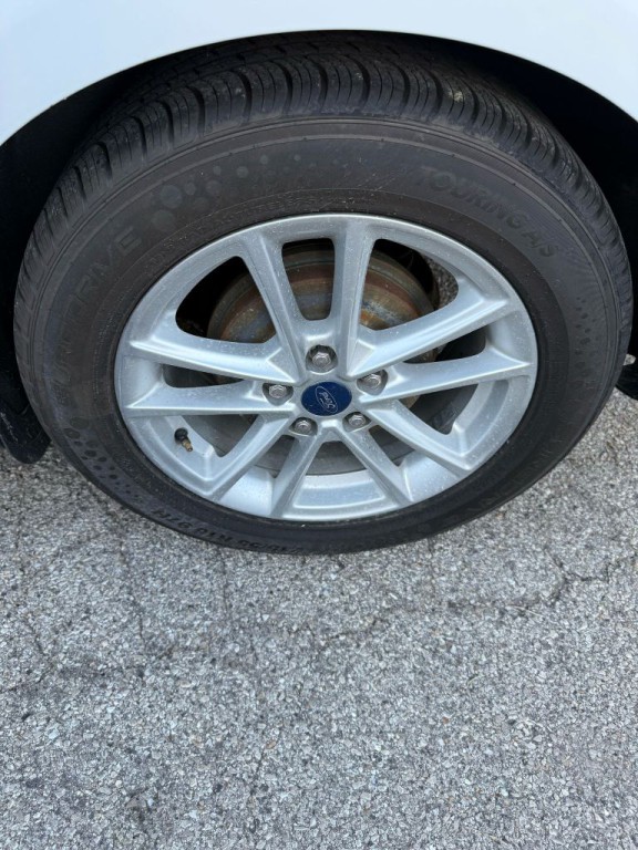 2016 Ford Focus Image 21