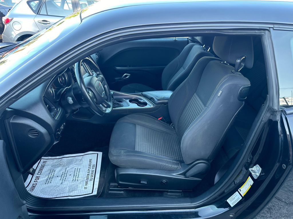 2016 Dodge Challenger Image 10
