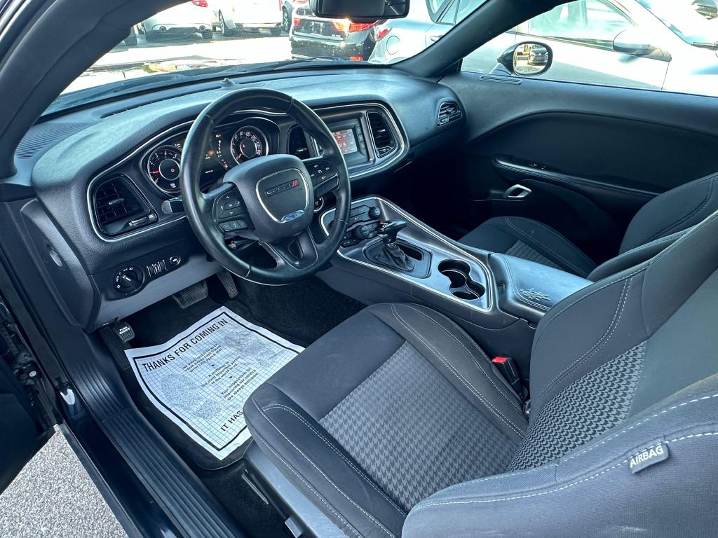 2016 Dodge Challenger Image 11