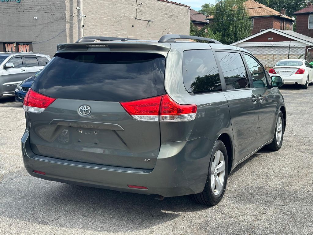 2011 Toyota Sienna Image 8