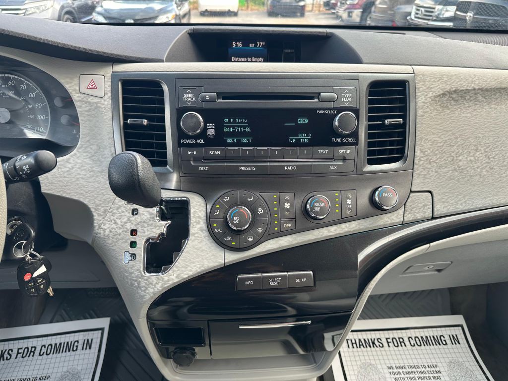 2011 Toyota Sienna Image 16
