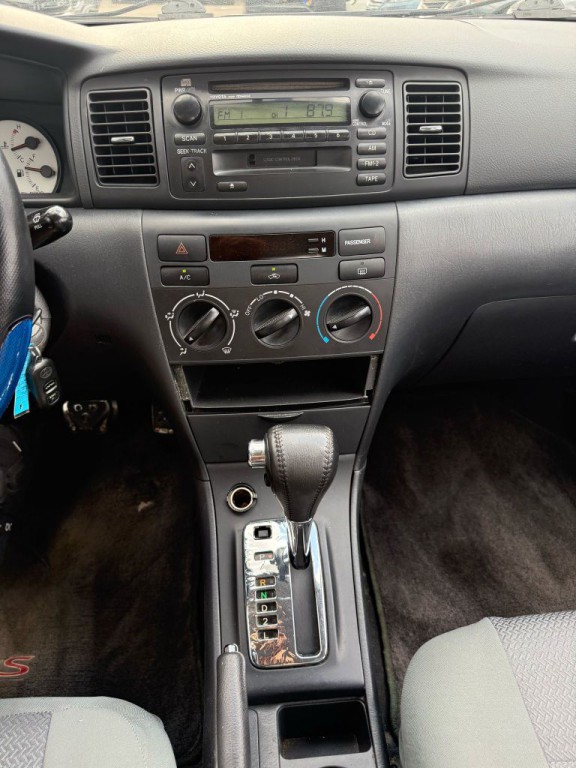 2004 Toyota Corolla Image 16