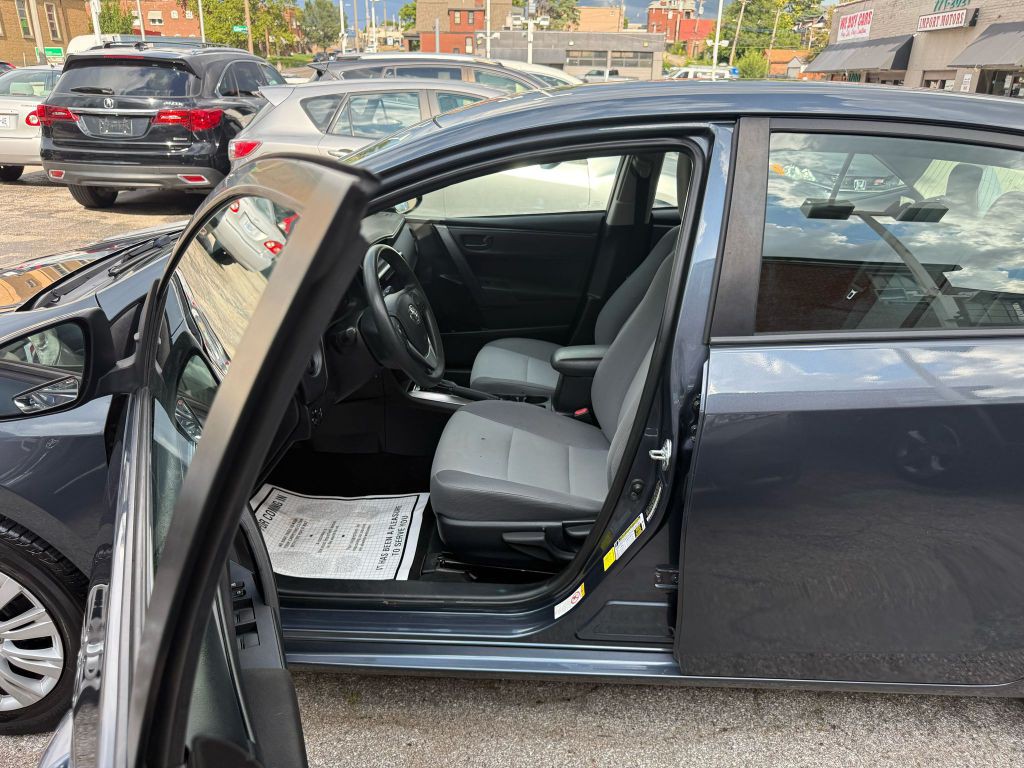 2017 Toyota Corolla Image 9