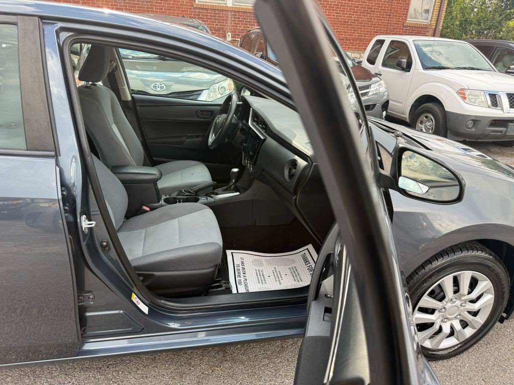 2017 Toyota Corolla Image 12