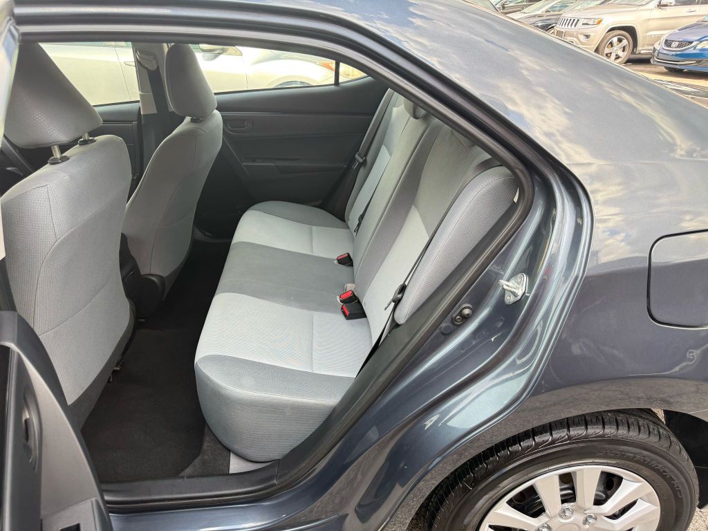 2017 Toyota Corolla Image 18