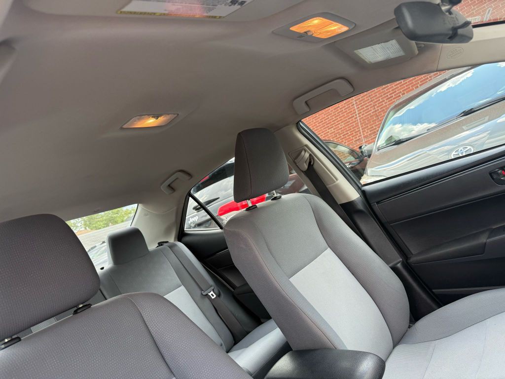 2017 Toyota Corolla Image 19