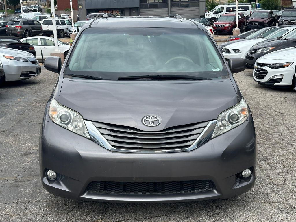 2011 Toyota Sienna Image 2
