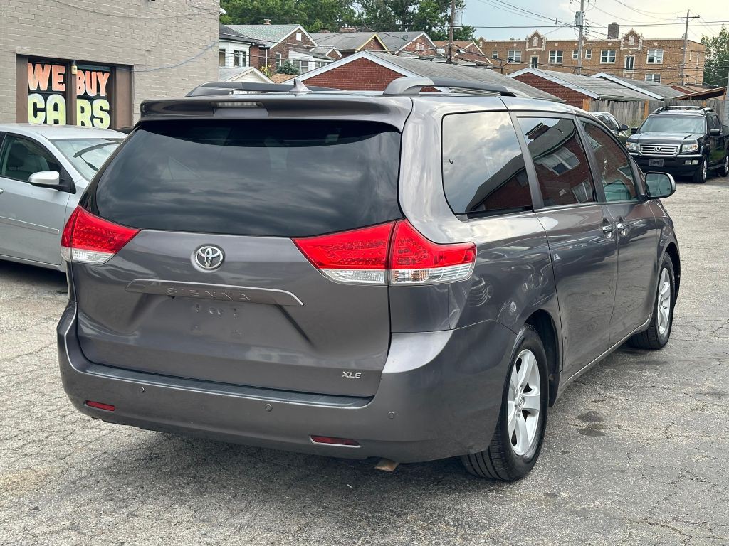 2011 Toyota Sienna Image 8