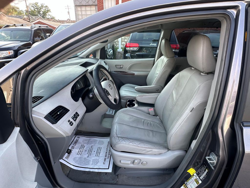 2011 Toyota Sienna Image 10