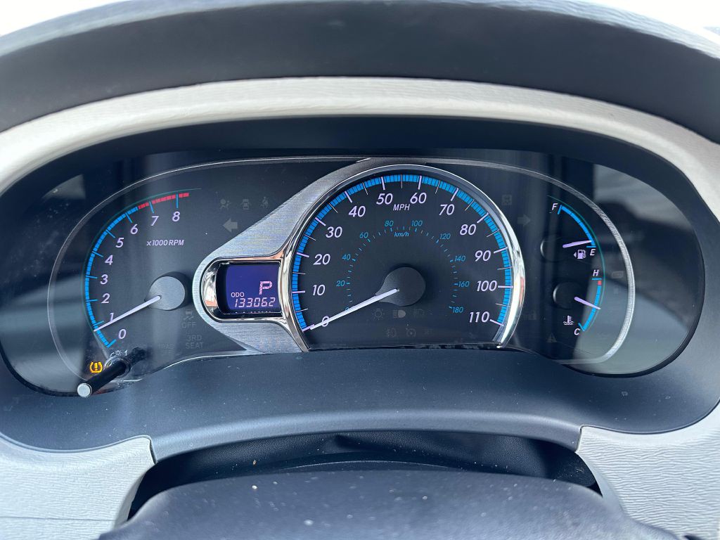 2011 Toyota Sienna Image 15