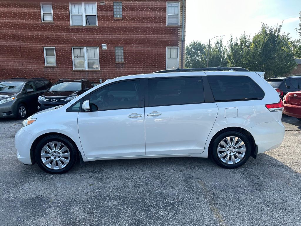 2011 Toyota Sienna Image 5