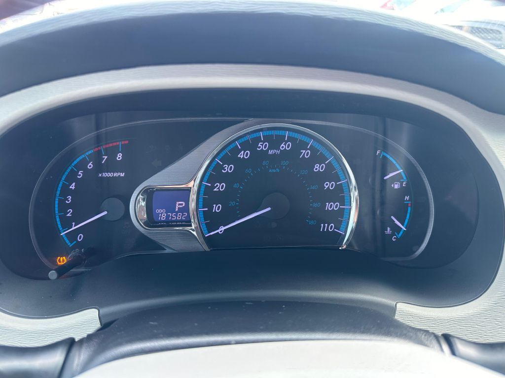 2011 Toyota Sienna Image 15