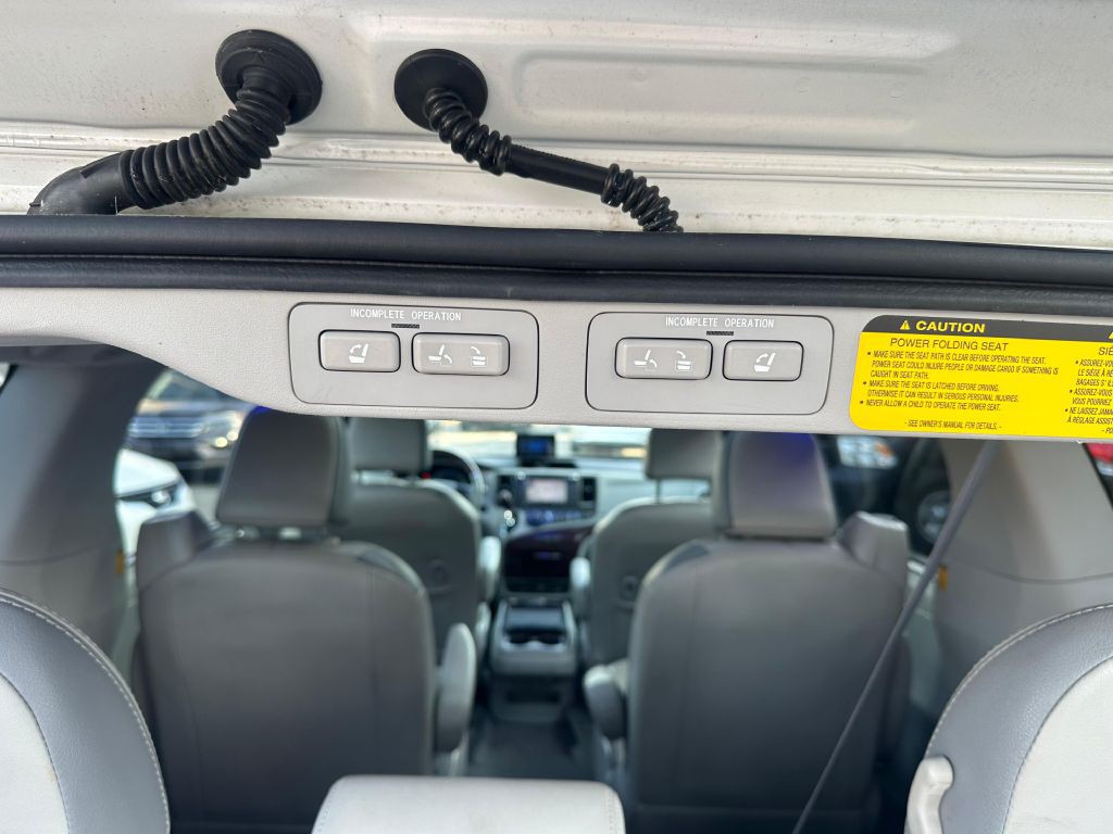 2011 Toyota Sienna Image 28