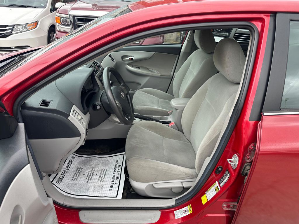 2013 Toyota Corolla Image 10