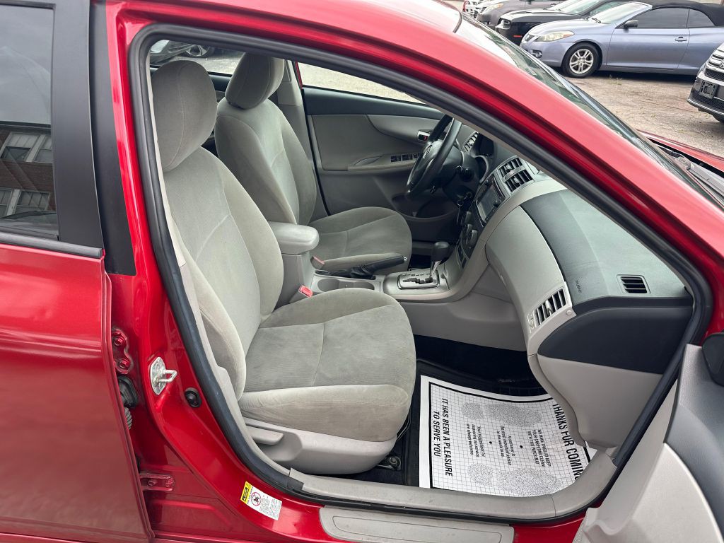 2013 Toyota Corolla Image 12